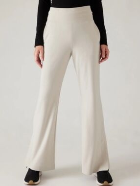 Athleta Cream High-Waist Flare Ponte Pants Venice Size Small